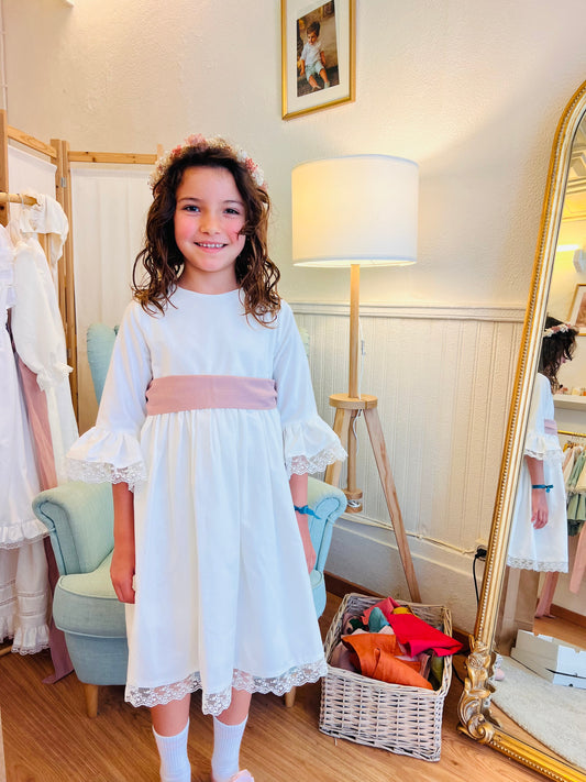 Vestido Charlotte com Renda nas Costas
