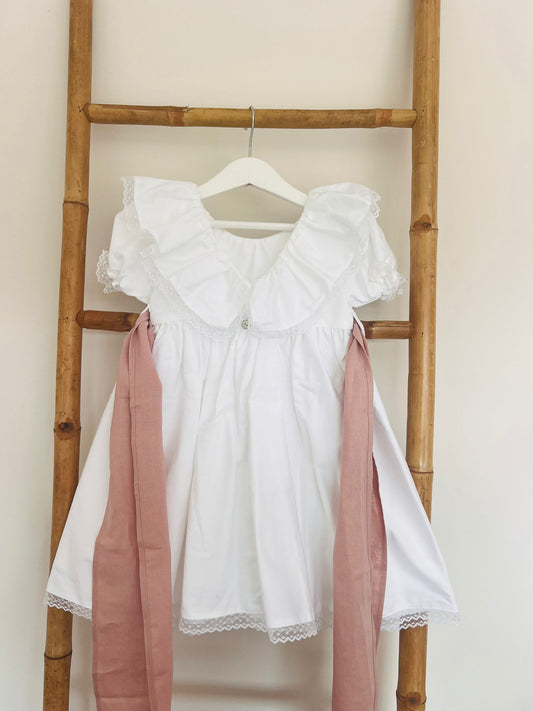 Vestido com Renda nas Mangas e na Gola