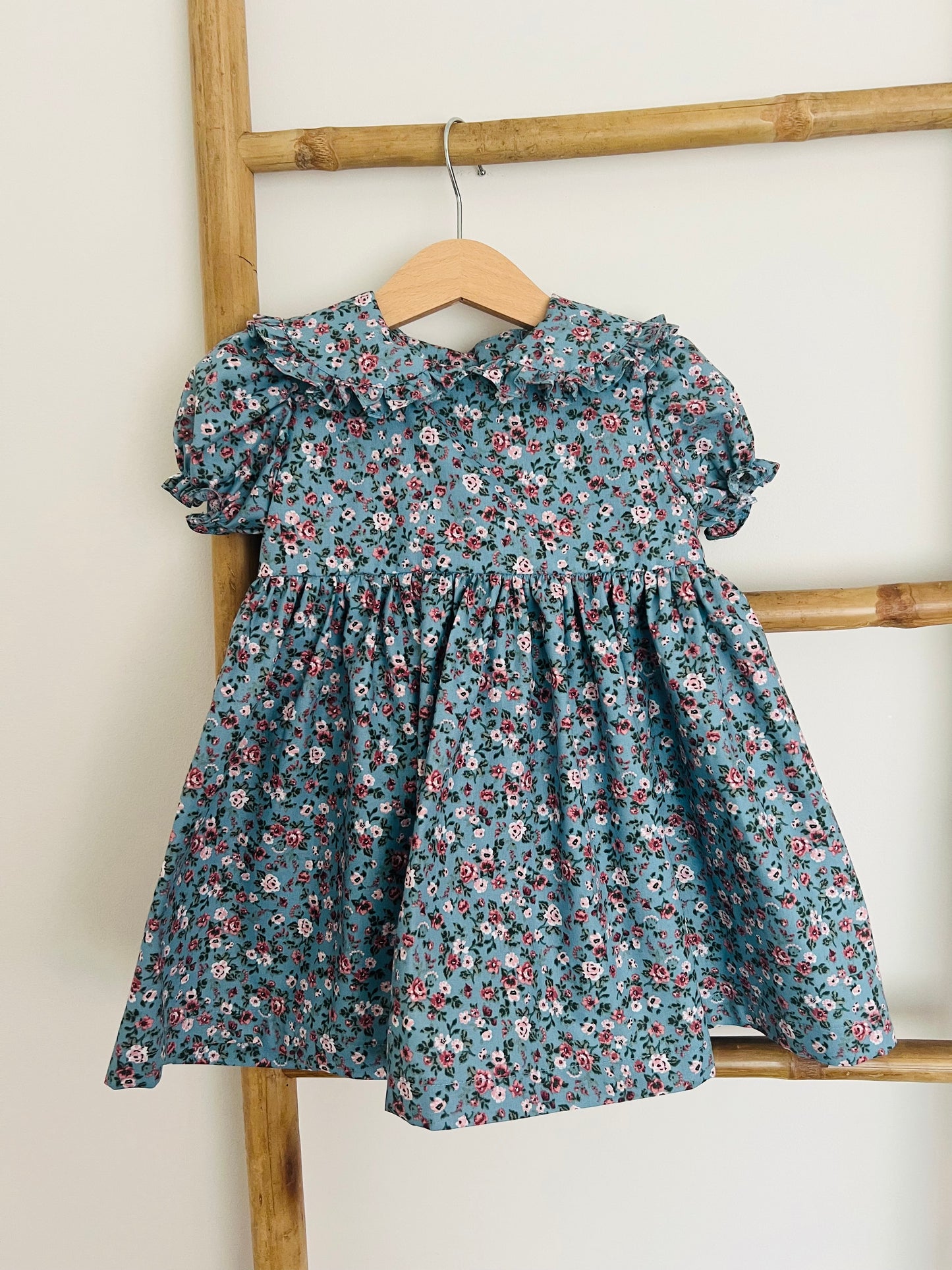vestido com flores menina portugal crianca1