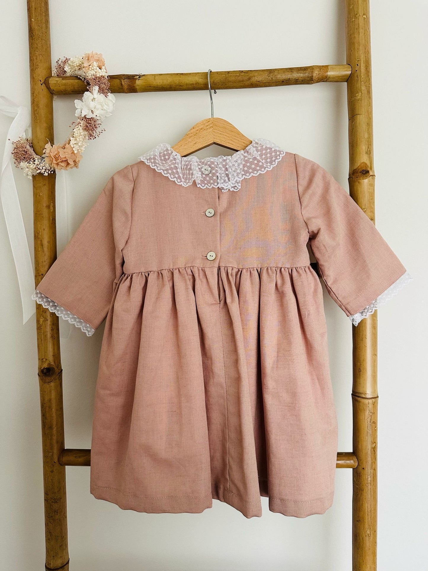 Rosa Seco Linen Dress with Lace Sleeves and Collar