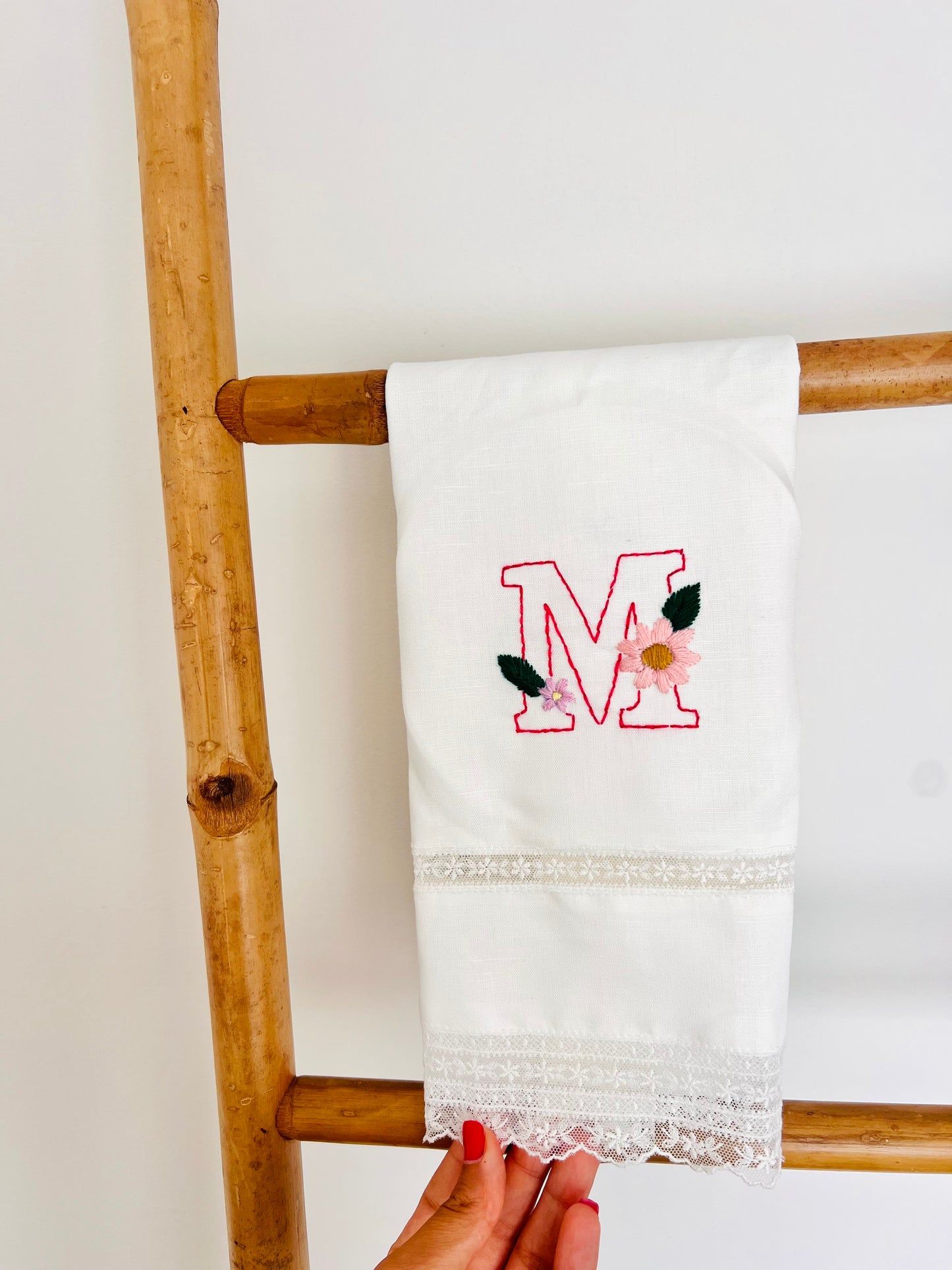 Bordado toalha de batismo
