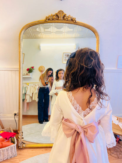 Vestido Charlotte com Renda nas Costas
