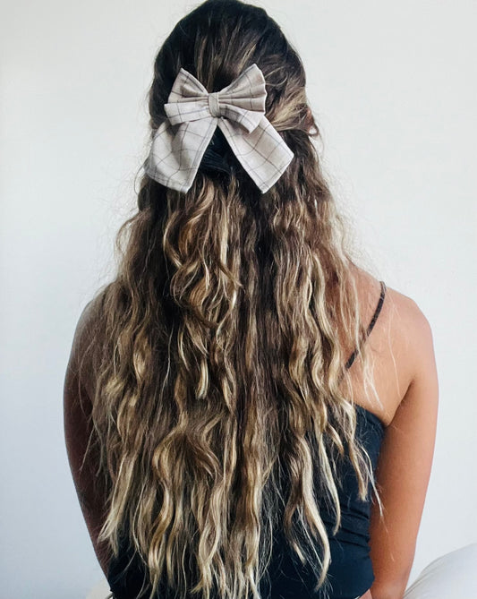 Laço de cabelo mãe bege