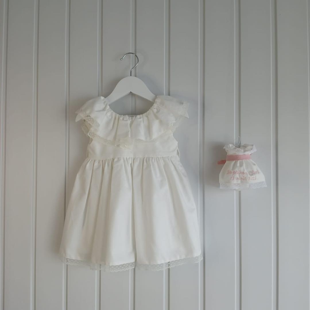 Miniature ceremony dress souvenir