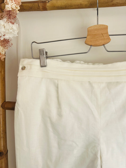 Pantalones cortos de color blanco perla