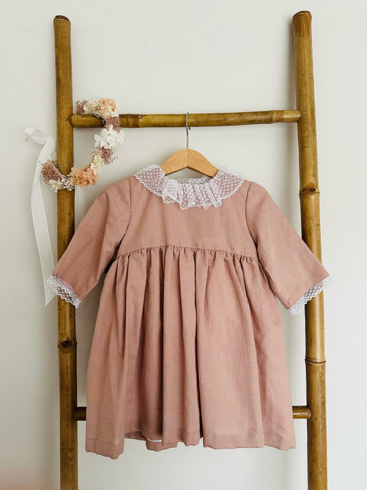 Rosa Seco Linen Dress with Lace Sleeves and Collar