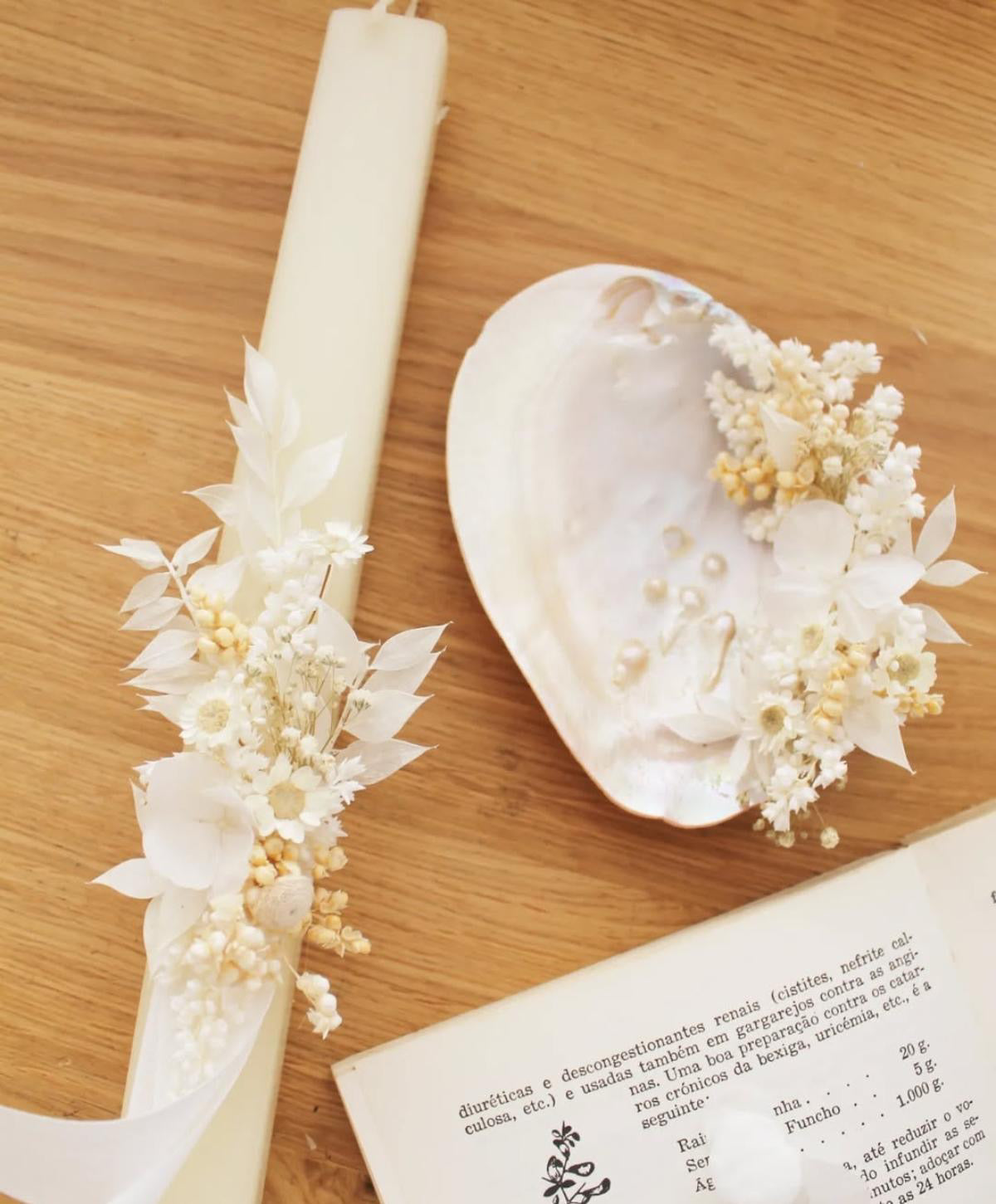 Conjunto de batismo com flores