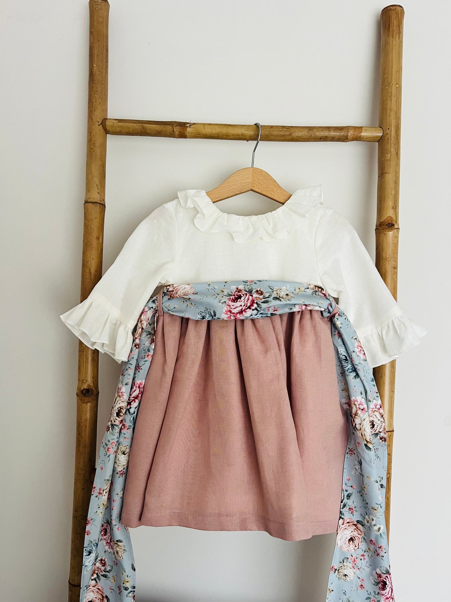 Vestido Beatriz com Faixa Florida