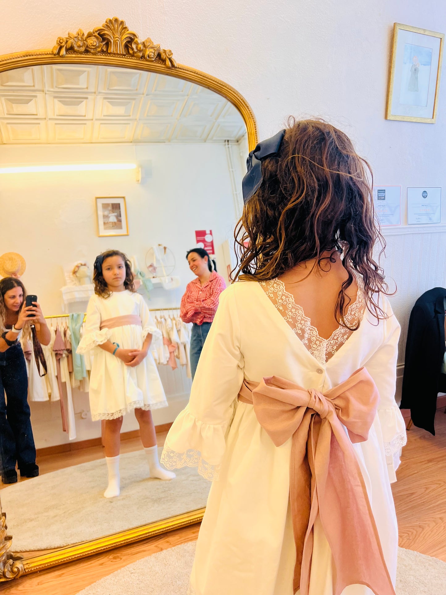 Vestido Charlotte com Renda nas Costas