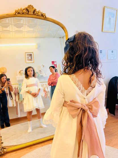 Vestido Charlotte com Renda nas Costas