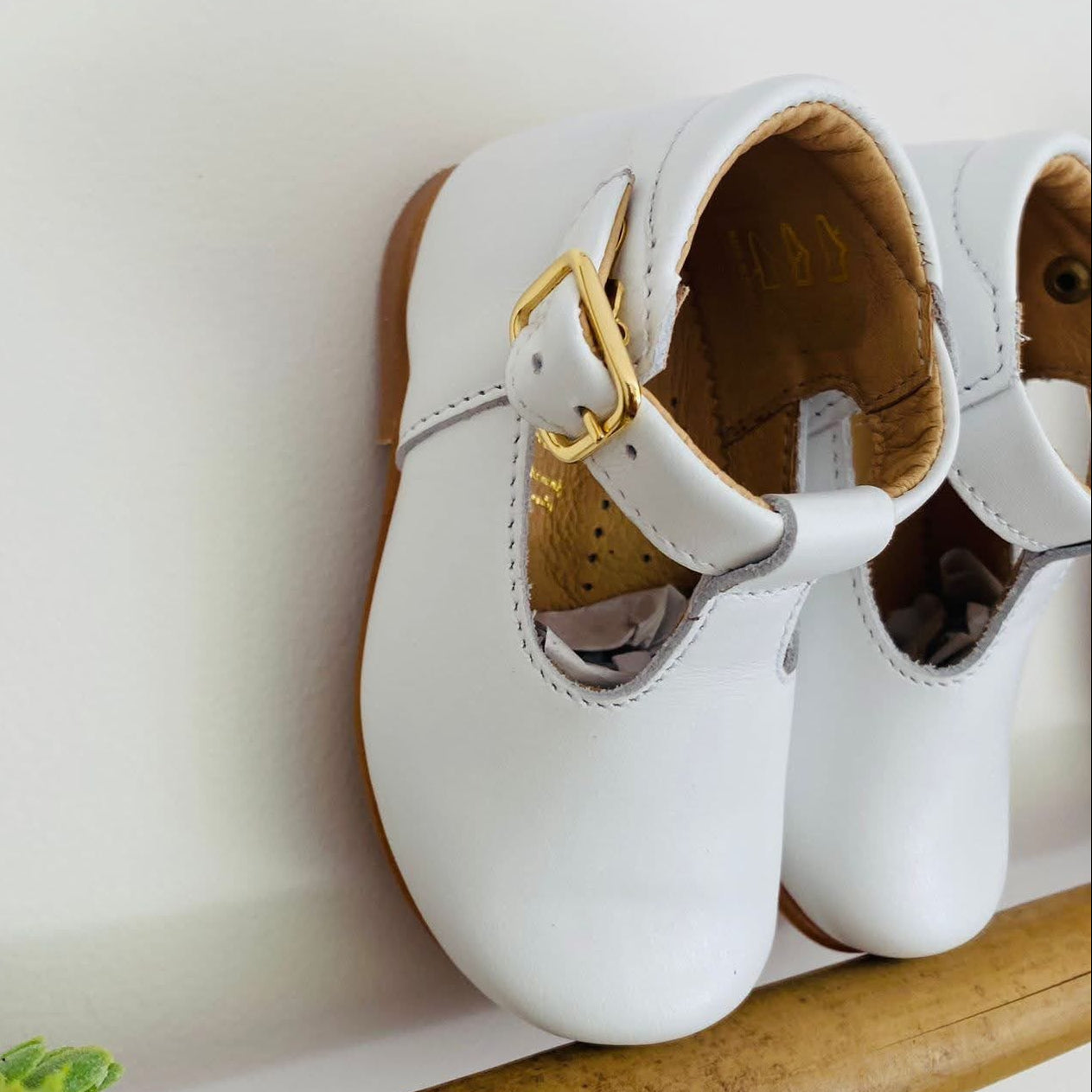 Bota para batizado menino branca 