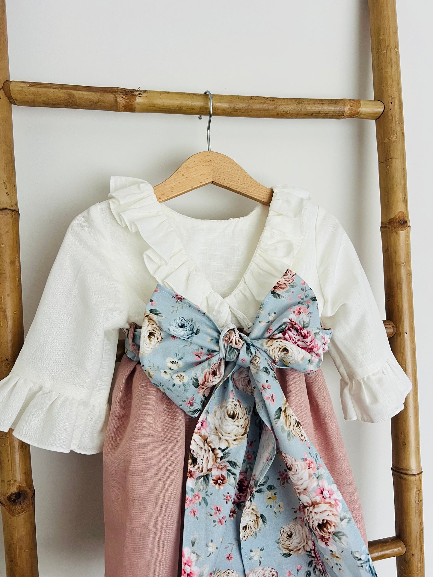 Vestido Beatriz com Faixa Florida