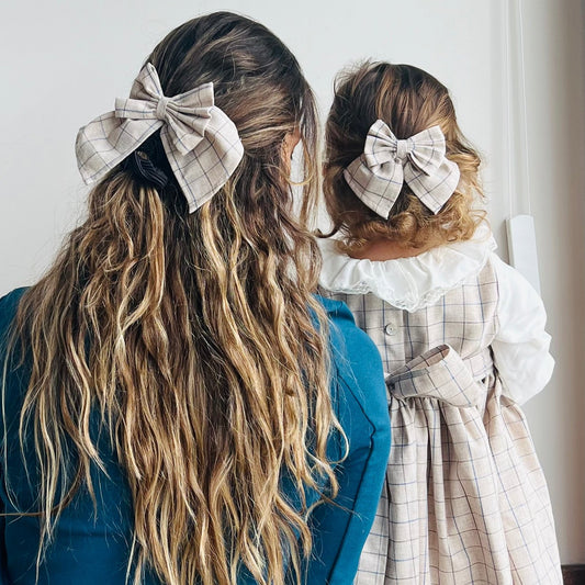 Laço de cabelo mãe bege