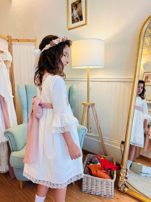 Vestido Charlotte com Renda nas Costas