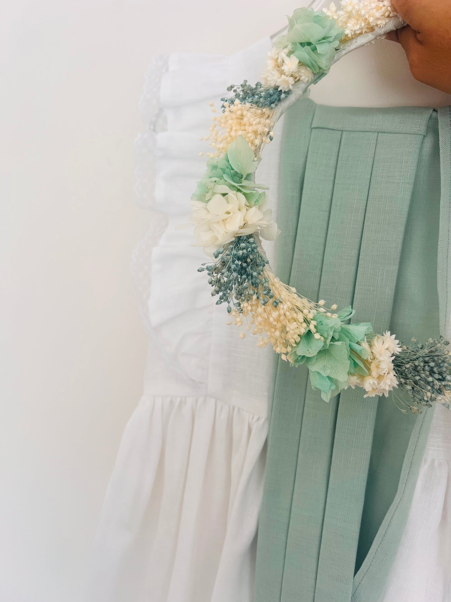 Tiara de flores verde água 