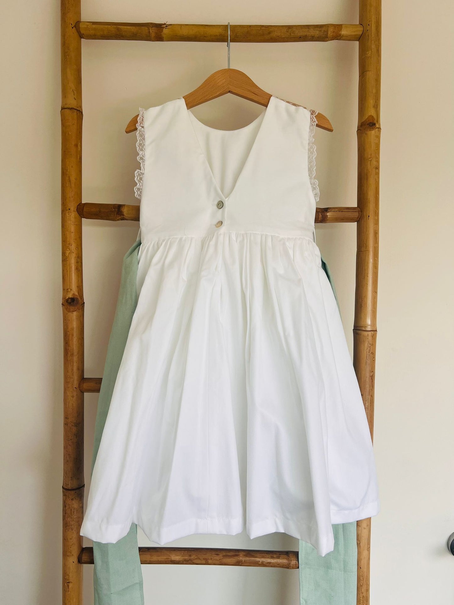 Vestido Alice com Entremeios no Ombro