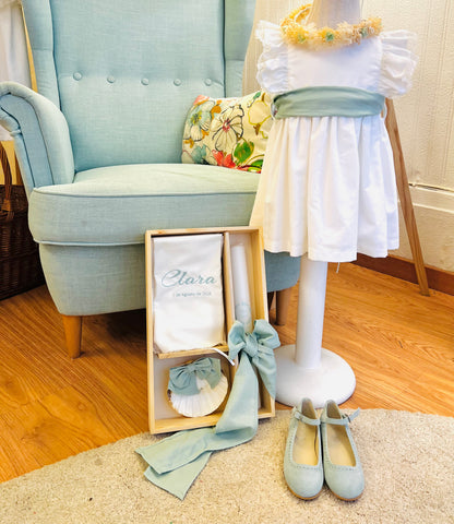 packs de batizado para menina branco com faixa verde agua