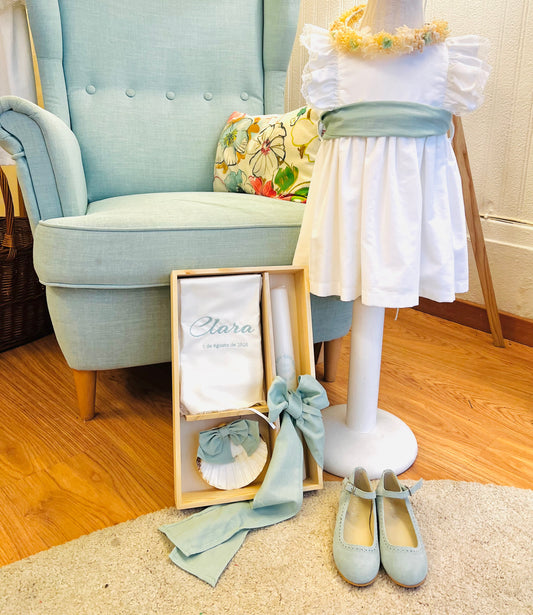 packs de batizado para menina branco com faixa verde agua