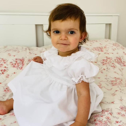 vestido cerimonia branco com renda menina