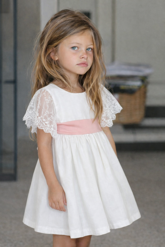 vestido com mangas em renda