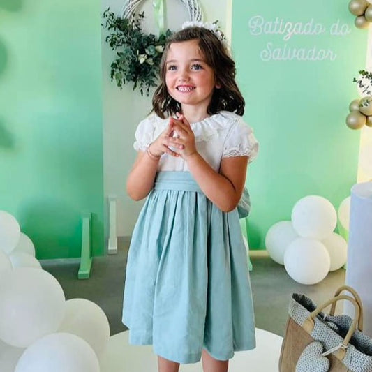 vestido com renda na gola e manga cerimonia menina