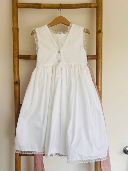 vestido com renda na gola mangas e bainha verao 