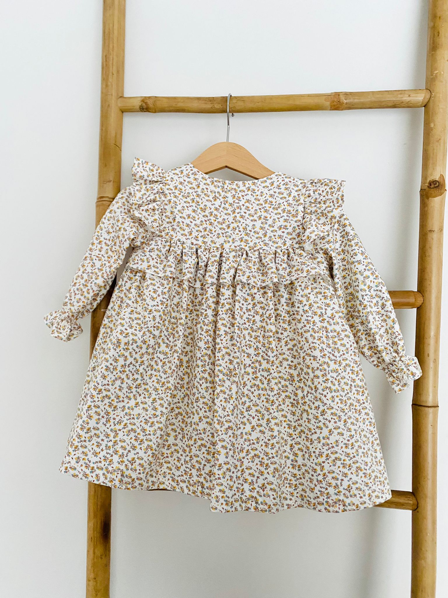 vestido de criança com flores2