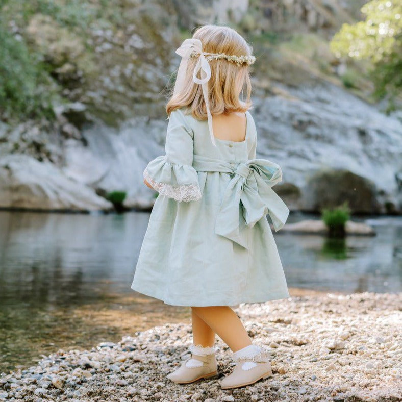 vestido em linho de cor 